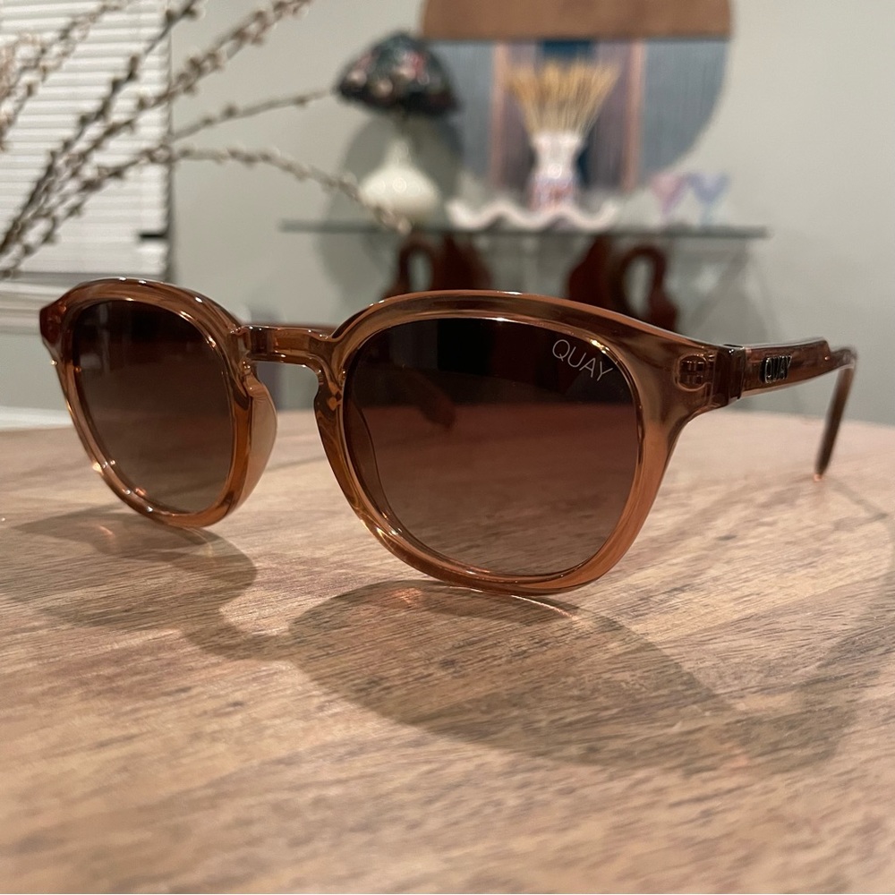 QUAY Walk On Sunglasses - POLARIZED